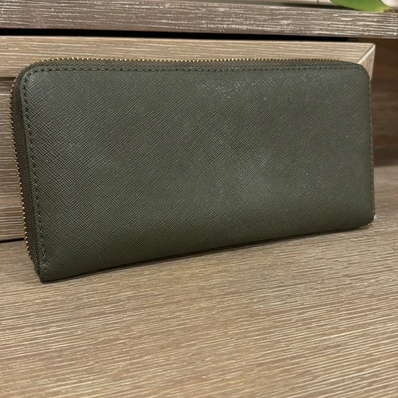 Michael Kors Jet Set Travel Large Saffiano Leather Wallet - Picture 2 of 4